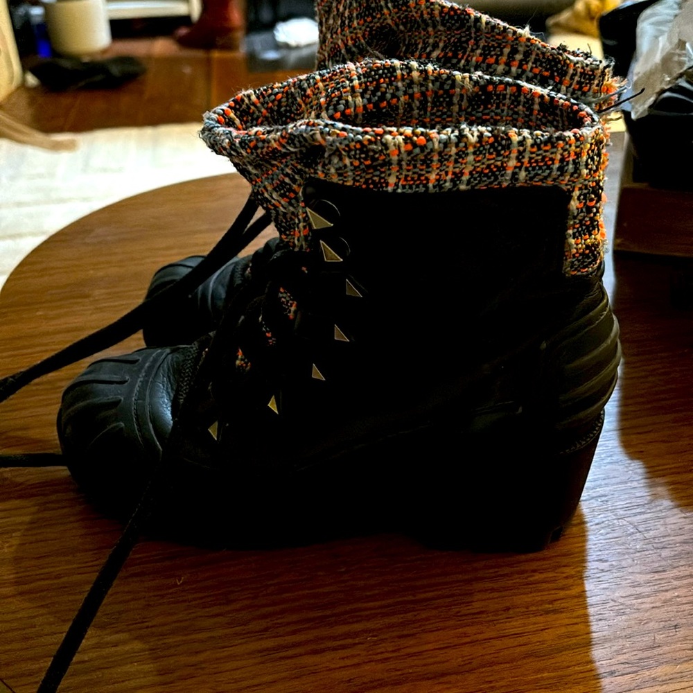 Jan tweed Schutz boots size 7.5